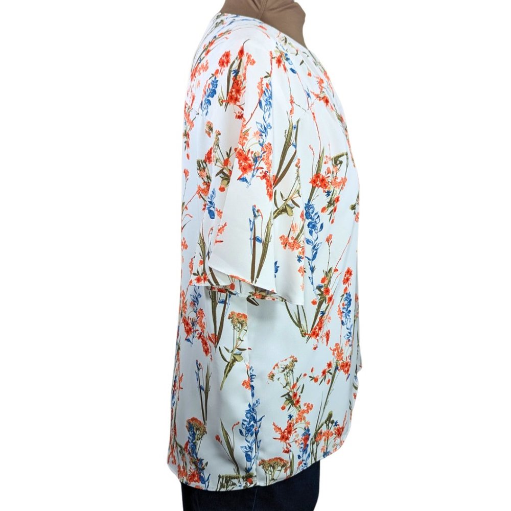 Chico's 2 (XL) NWT White Floral Short Sleeve Button Front V-Neck Blouse - Picture 4 of 9
